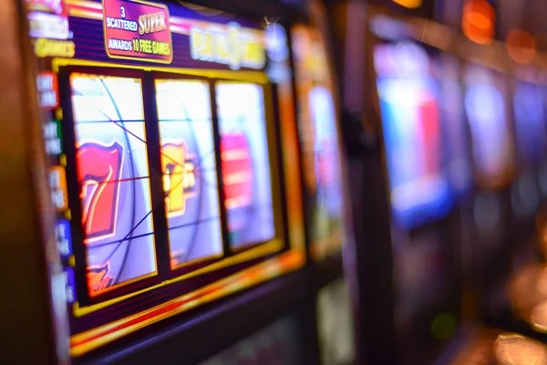 halte4d login live-dealer studio showing blackjack table with dealer and multi-camera setup